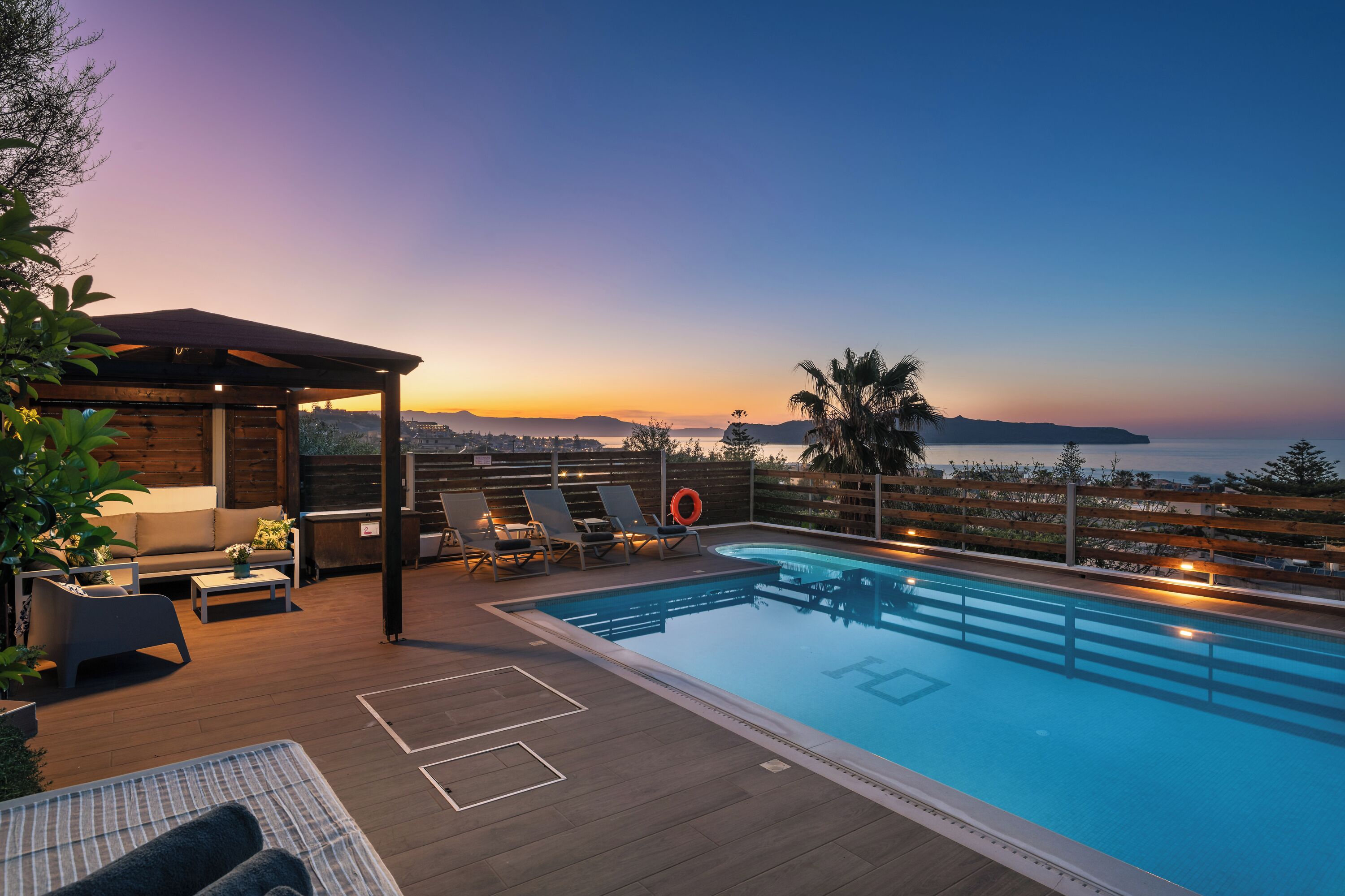 Innendørsbasseng og utendørsbasseng