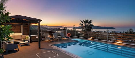 Innendørsbasseng og utendørsbasseng