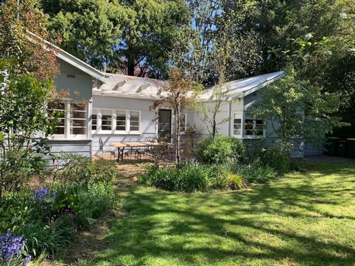 5 Craigend, Leura · Leura Mall: 3 Mins Walk to Shops Weekday Specials