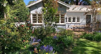 5 Craigend, Leura · Leura Mall: 3 Mins Walk to Shops Weekday Specials