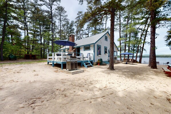 Property grounds - Secluded bayfront cottage with private beach, grill, & bay views (Ossipee)