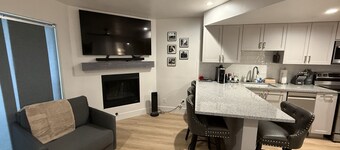 Upgraded studio with deck & fireplace - near Yosemite Valley & Badger Pass