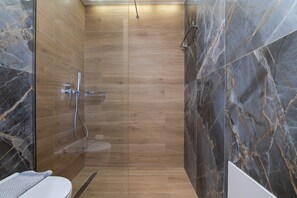 Shower, towels, shampoo, toilet paper - Secretnest 17 apartment near the beach, Plakias (Plakias)
