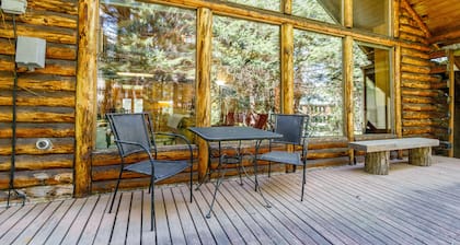 Rustic mountain cabin with wood stove, spacious deck, private W/D