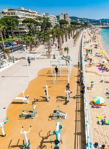 CANNES MAISON NEUVE,  accès PISCINES  à 4 minutes à pieds des plages BORD DE MER
