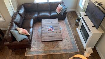 Smart TV, music library, video library, stereo