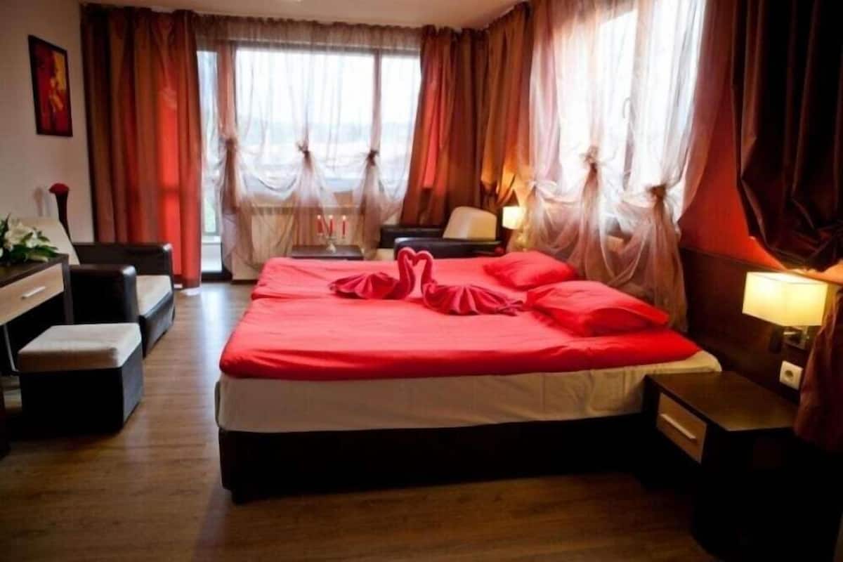 Standard Studio, Kitchenette (Balcony) | WiFi (free)