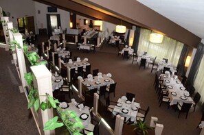 2 restaurants, breakfast, dinner served; Modern European cuisine - Hotel Alexander (Razlog)