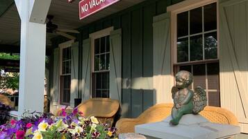 A weathered building with a 'WeatherPine' sign and a 'NO VACANCY' sign.