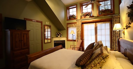 Decoración personalizada, muebles diferentes y wifi gratis . WeatherPine Inn