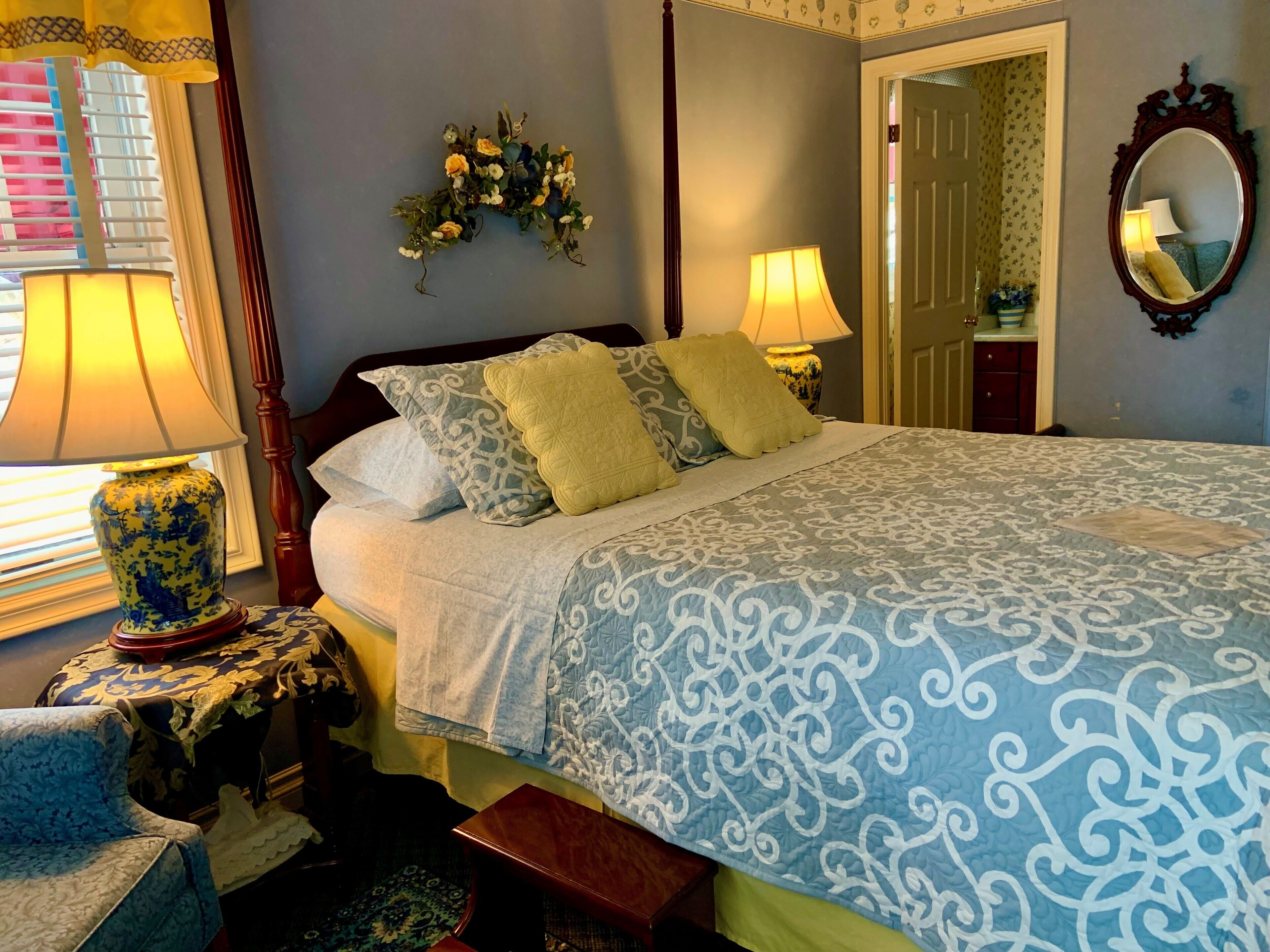 Rom – classic, 1 queensize-seng (The Periwinkle) | Individuelt dekorert, individuelt innredet og wi-fi (inkludert)