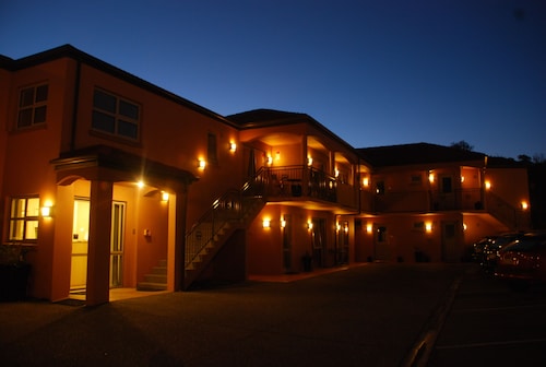 166 Majestic Court Motel