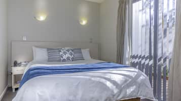 Free minibar, soundproofing, free WiFi, bed sheets