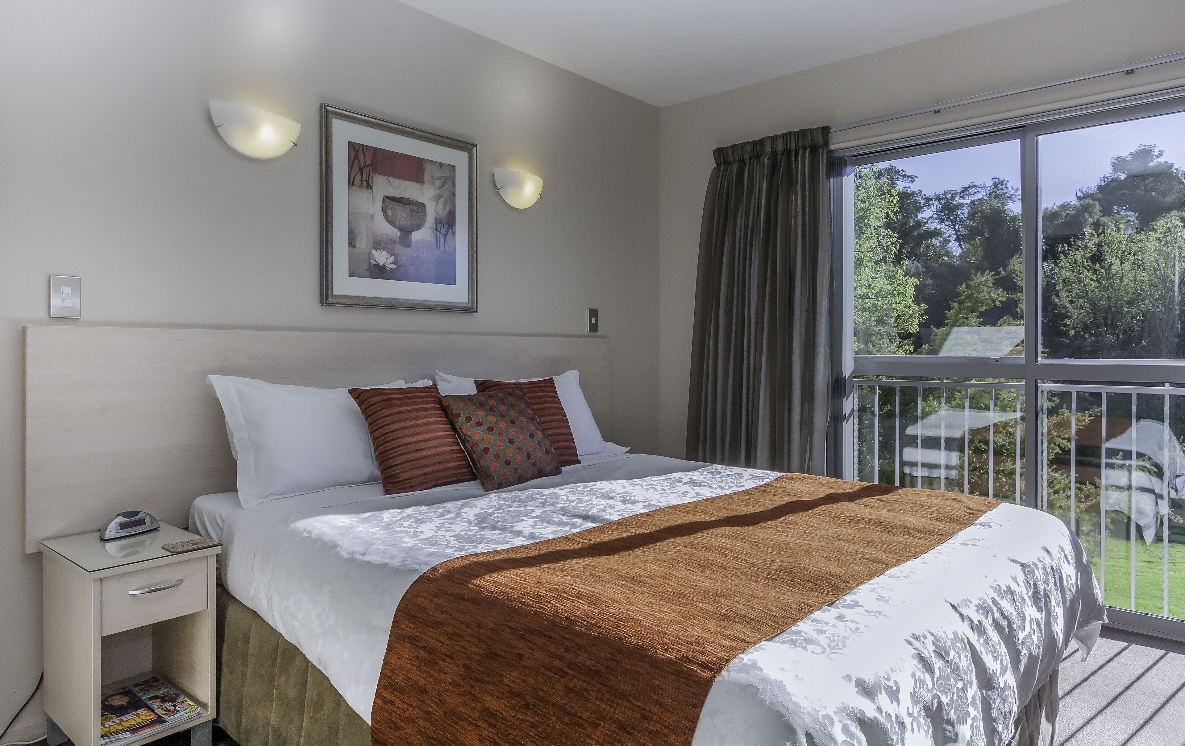Een gratis minibar, geluiddichte muren, gratis wifi, beddengoed