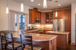 Condo, 3 Bedrooms (5 - The Lookout/ with Sofa Sleeper) | Private kitchen | Full-size fridge, microwave, oven, stovetop - 57 Robber's Roost (Moab)