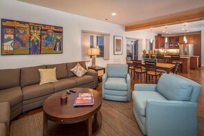 Condo, 3 Bedrooms (5 - The Lookout/ with Sofa Sleeper) | Living area