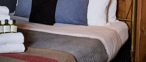 Rum - endast män - delat badrum | Individuell inredning, unika möbler, gratis wi-fi och sängkläder