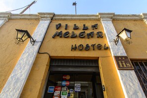 Façana frontal de l'allotjament