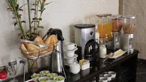 Breakfast buffet - Hostal Villa Melgar (Arequipa)
