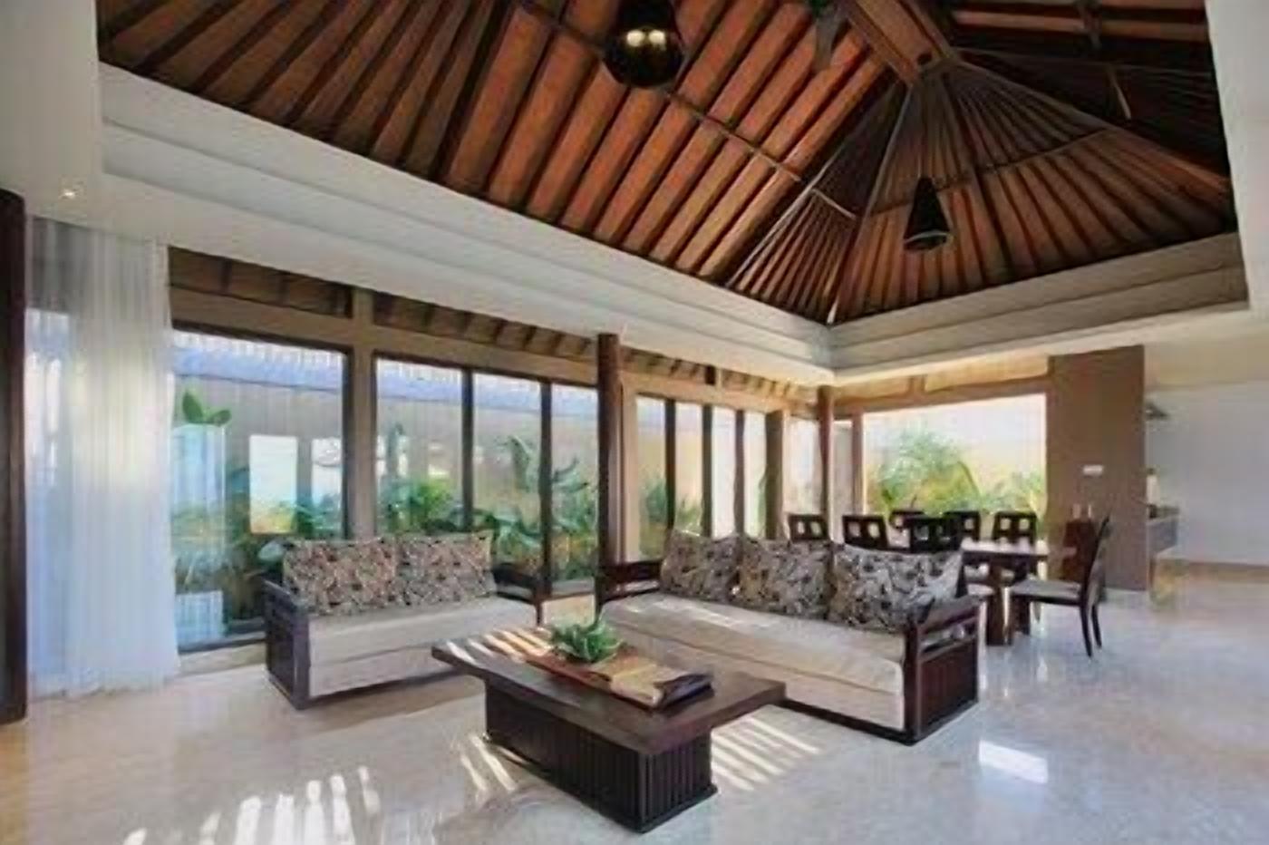Living area | LED TV, DVD player