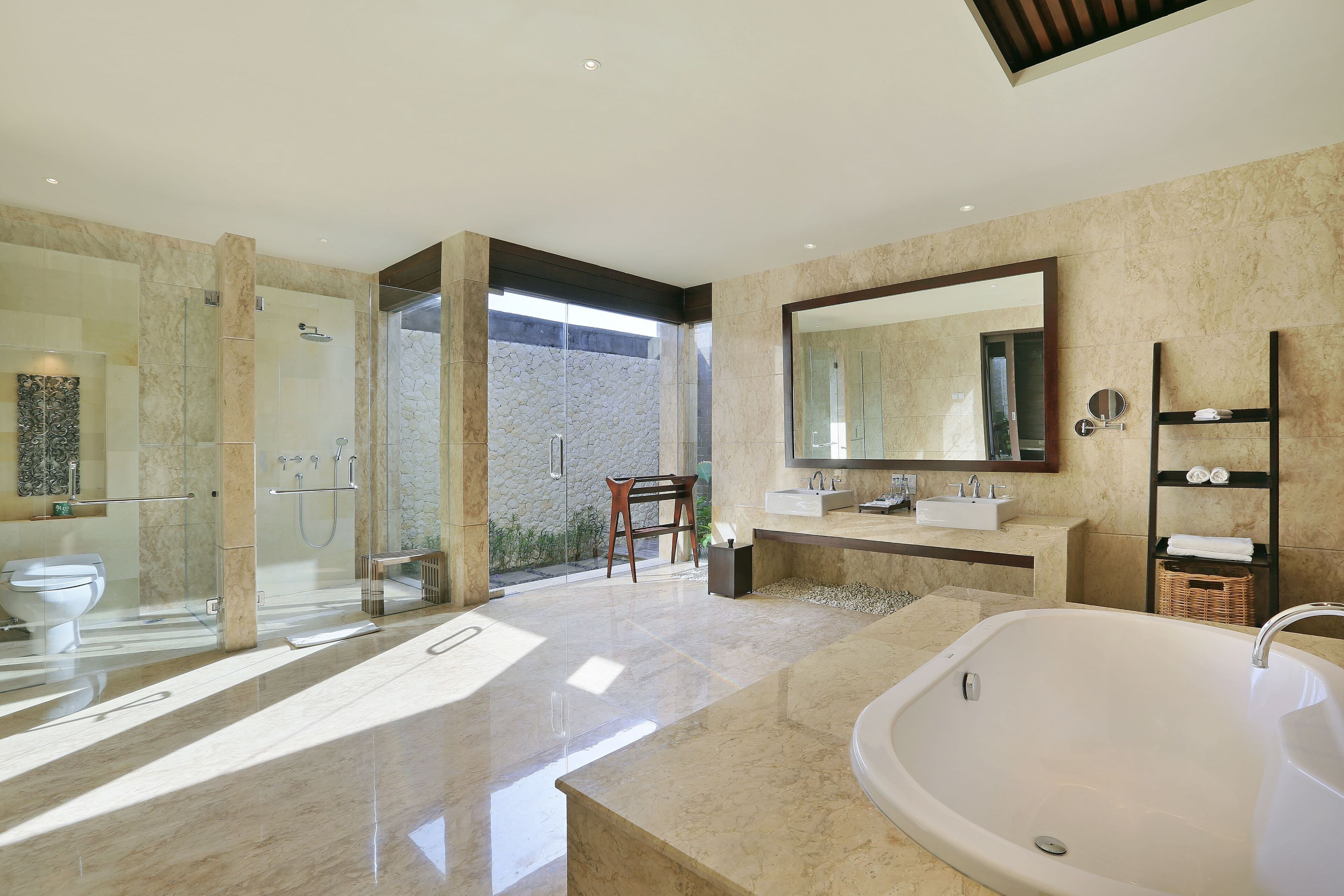villa, 3 bedrooms | bathroom | separate bathtub and shower, free toiletries, hair dryer, bathrobes