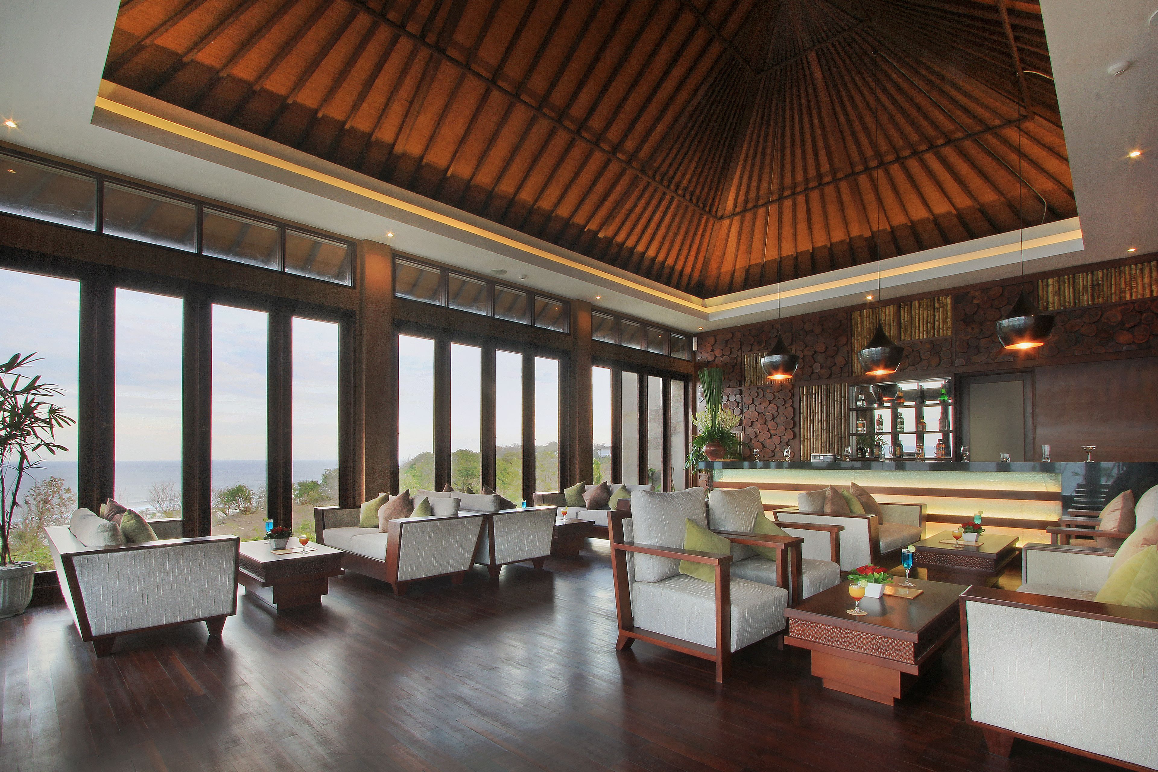 2 bars/lounges, swim-up bar