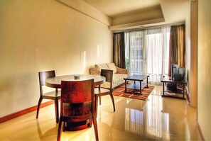 LCD TV, DVD player - Sunset Residence Condotel (Kuta)