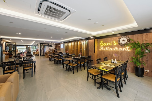 Breakfast, lunch, dinner served; Vietnamese cuisine