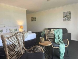 Habitació Elite, 1 llit de matrimoni gran, vistes a l'oceà, primera línia de mar (King Bed) | Planxa i posts de planxar, llits addicionals i wifi gratuïta 