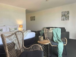 Quarto elite, 1 cama King, vista para o oceano, de frente para o oceano (King Bed) | Ferros/tábuas de passar roupa, camas extras/dobráveis (sobretaxa)