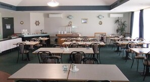 Desayuno continental diario (AUD 14.00 por persona)