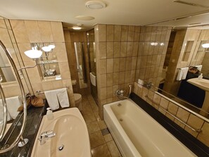 Shower, free toiletries, hair dryer, slippers - Sapporo Classe Hotel (Sapporo)