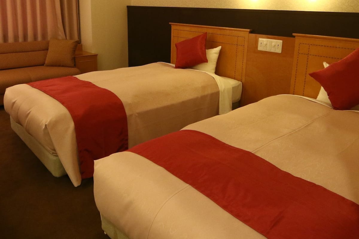 Iron/ironing board, free WiFi, bed sheets