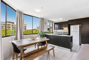 Apartment, 3 Bedrooms (Air-Conditioned) | In-room dining