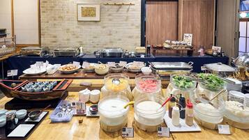 Daily buffet breakfast (JPY 1800 per person)