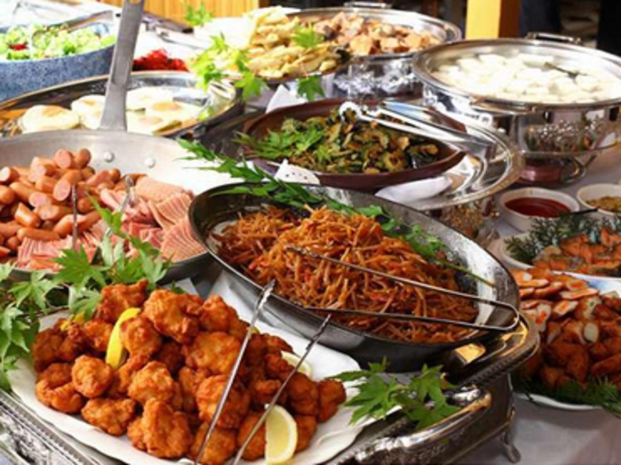 2 restaurants, lunch, dinner served; japanese cuisine