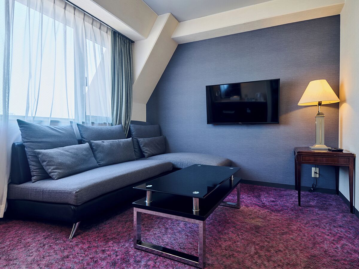 Brankas, meja kerja, setrika/meja setrika, dan Wi-Fi gratis