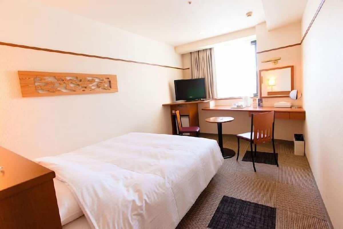 In-room safe, desk, iron/ironing board, free WiFi