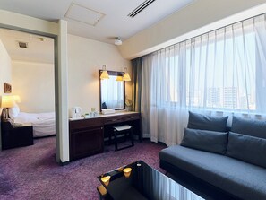 Caja fuerte, escritorio, tabla de planchar con plancha y wifi gratis