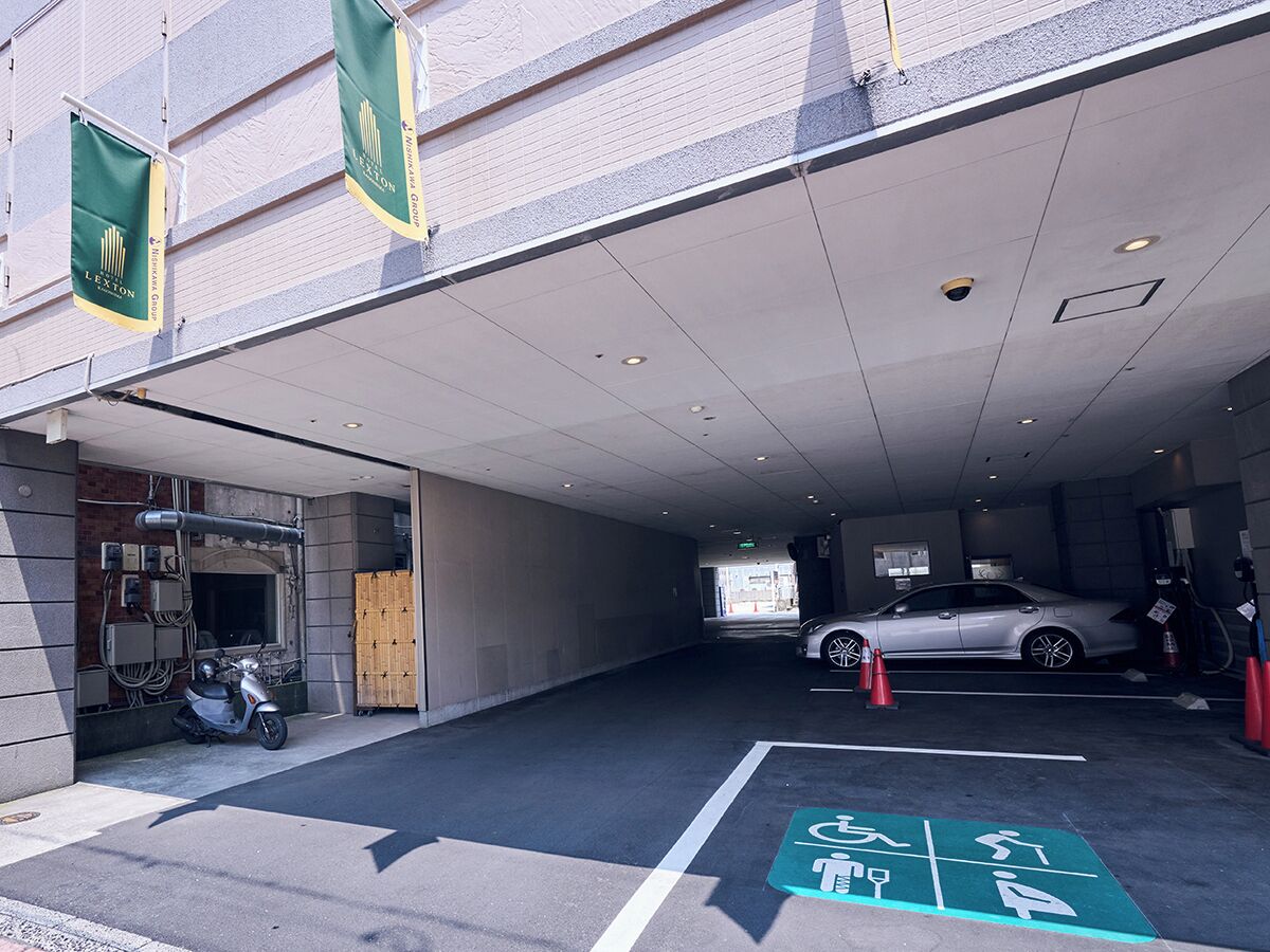 Esteetön pysäköinti