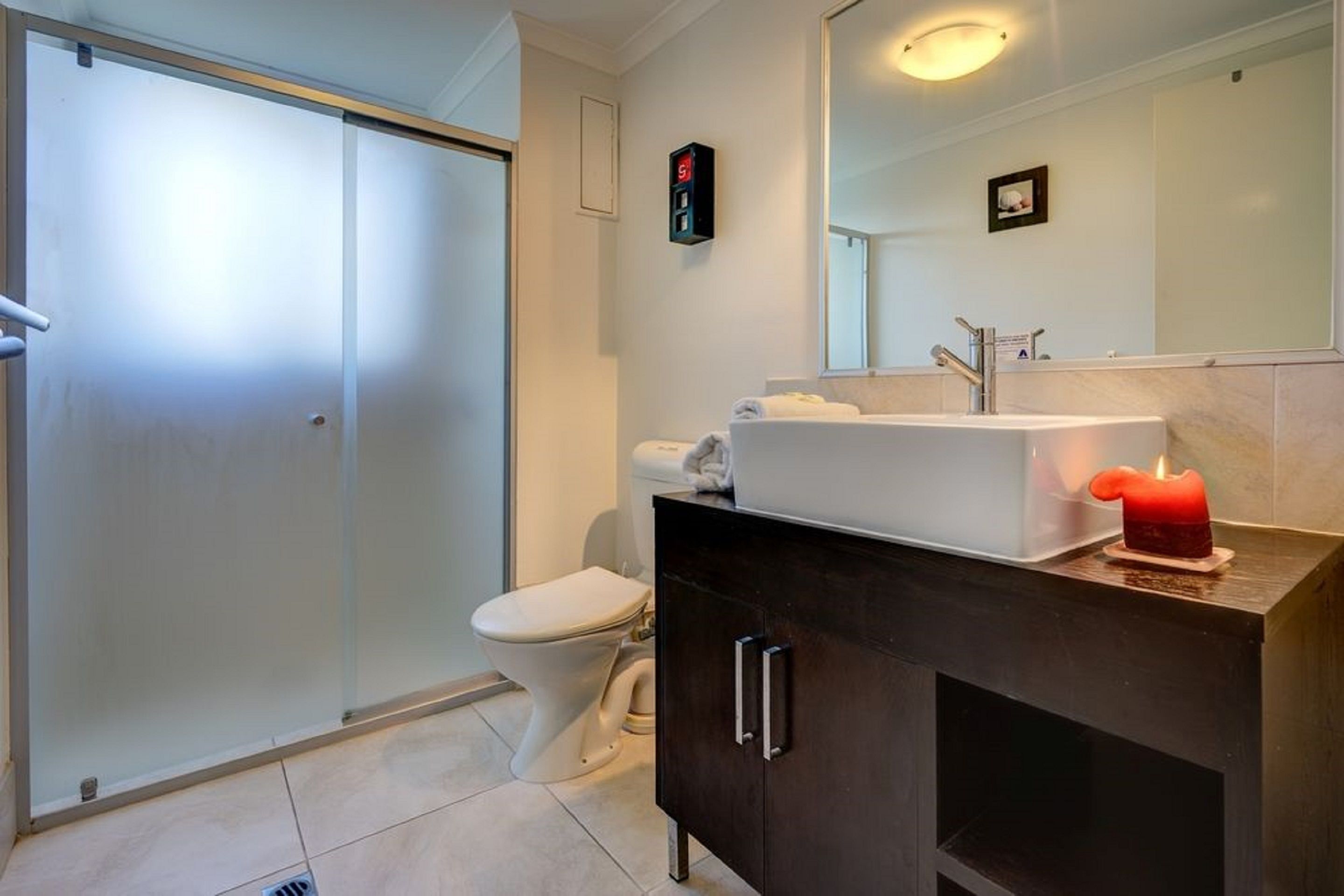 Currumbin Sands Holiday Apartments — image 12