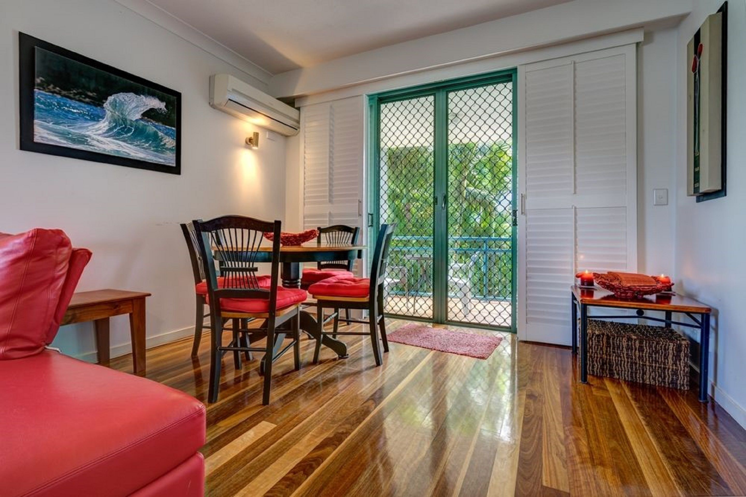 Currumbin Sands Holiday Apartments — image 15