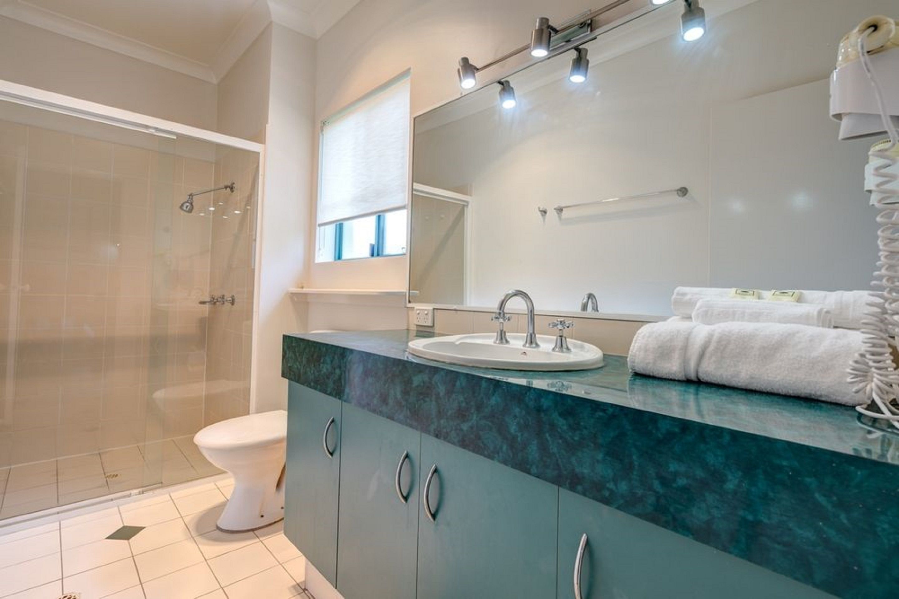 Currumbin Sands Holiday Apartments — image 19