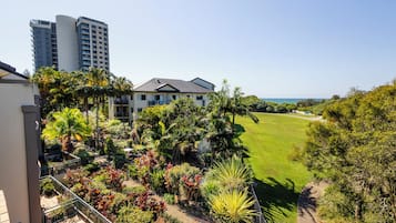 Apartemen, 3 kamar tidur, pemandangan samudra | Didekorasi berbeda-beda dan dilengkapi dengan perabotan berbeda-beda