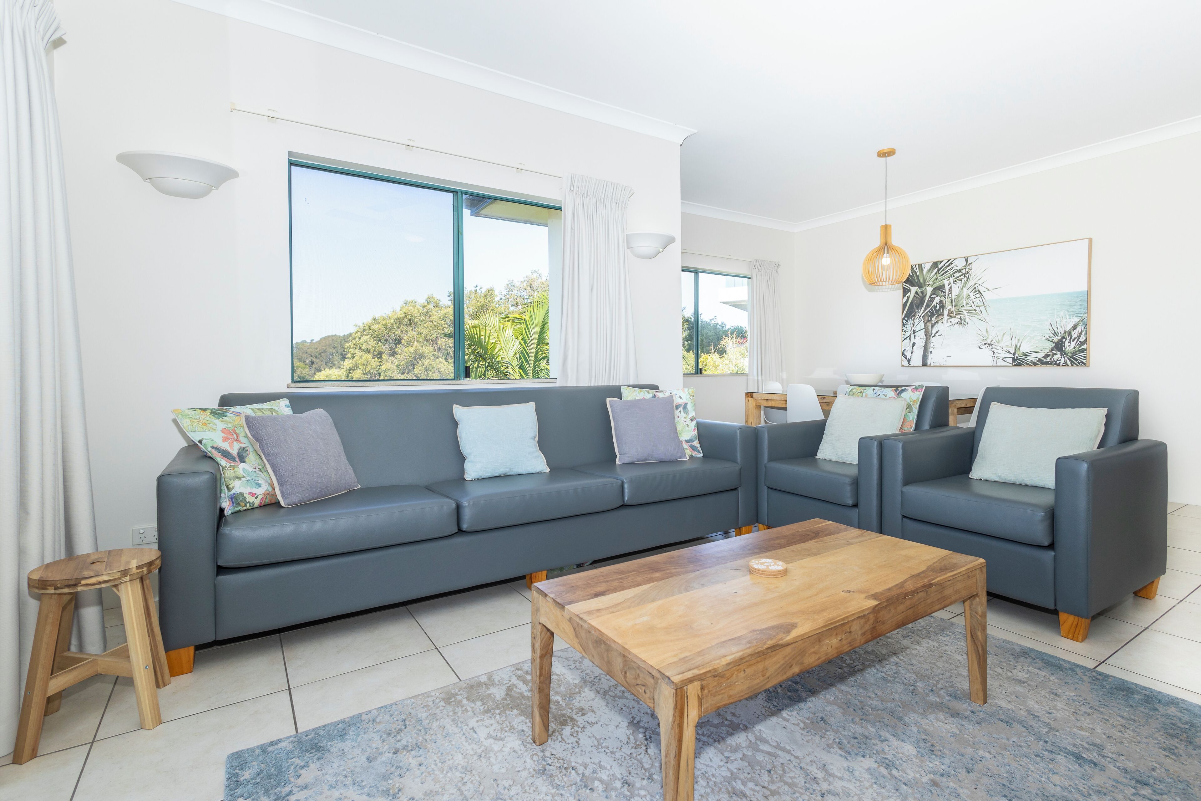 Departamento, 3 habitaciones, vista al océano | Decoración personalizada, muebles diferentes y insonorización 