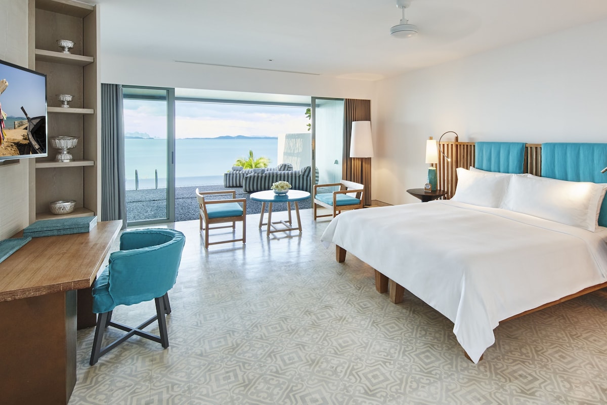 Egyptian cotton sheets, premium bedding, minibar, in-room safe