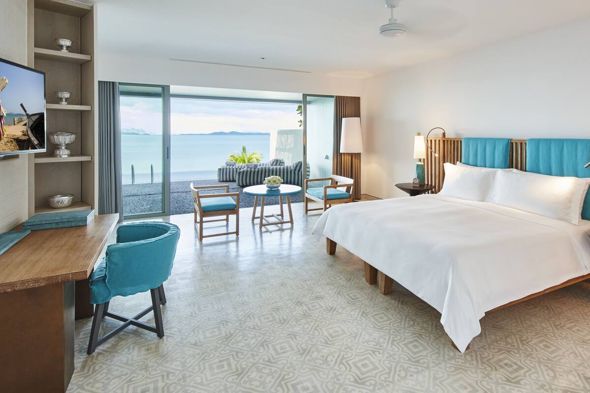 Egyptian cotton sheets, premium bedding, minibar, in-room safe