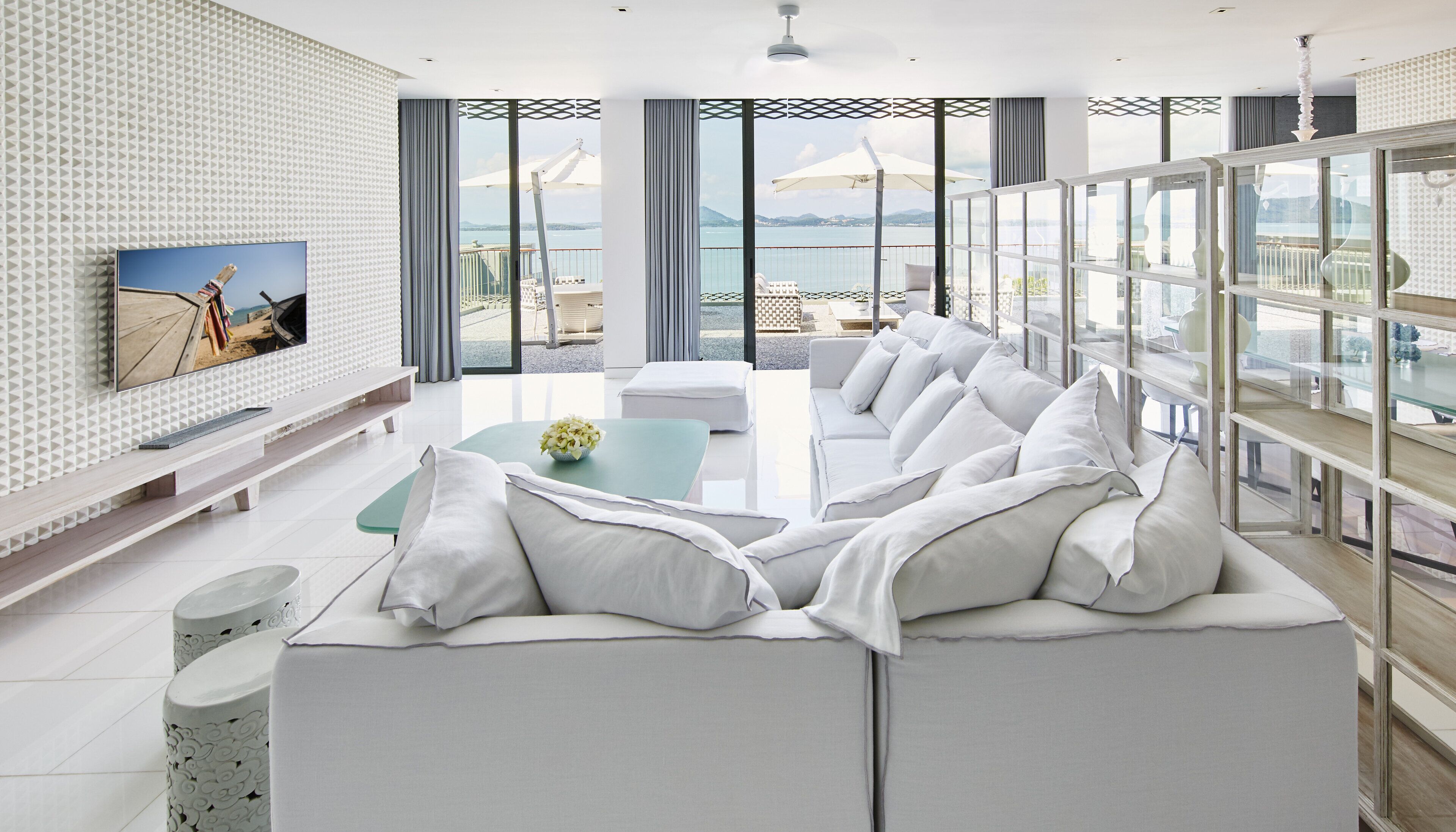 como suite | egyptian cotton sheets, premium bedding, minibar, in-room safe