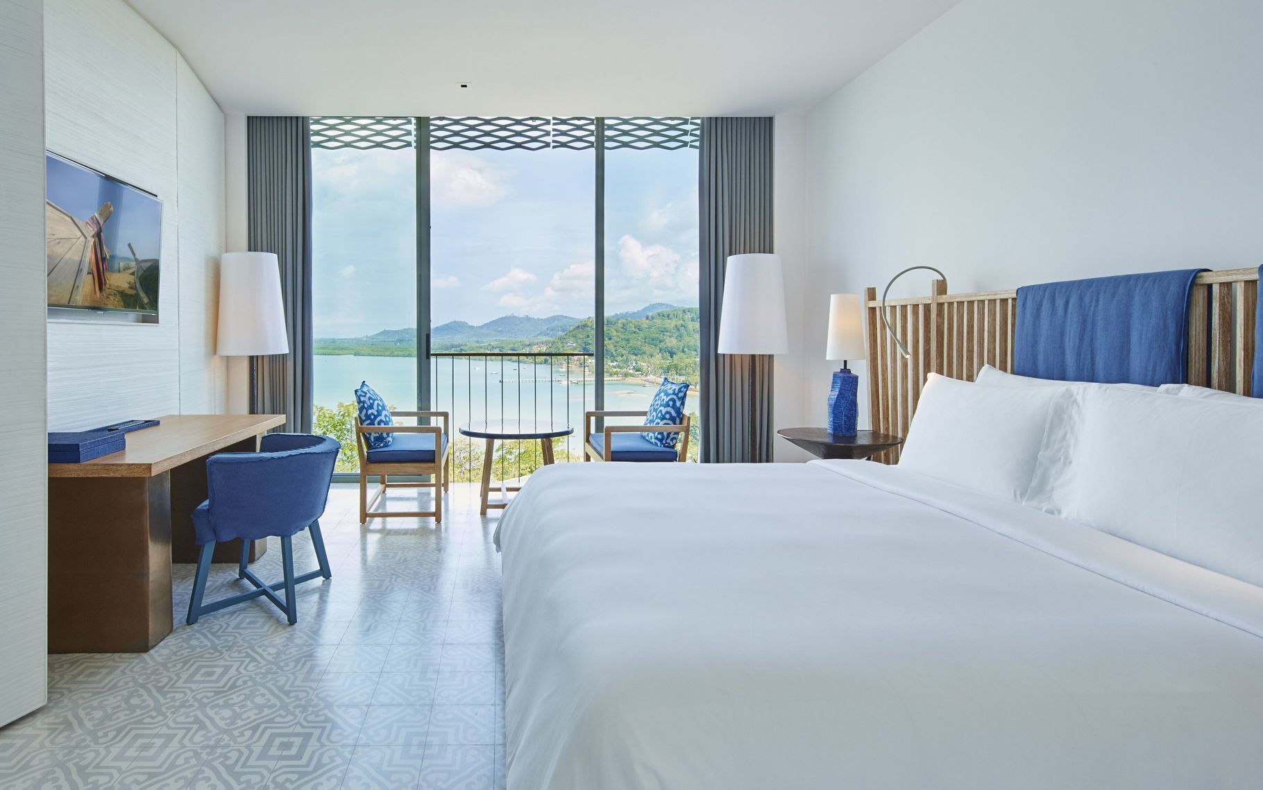 Egyptian cotton sheets, premium bedding, minibar, in-room safe