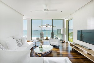 埃及棉床单、高档床上用品、迷你吧、客房内保险箱